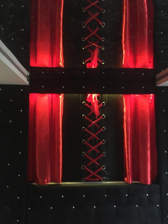 Le Cabaret Vip Spa Lyon Eksteriør bilde