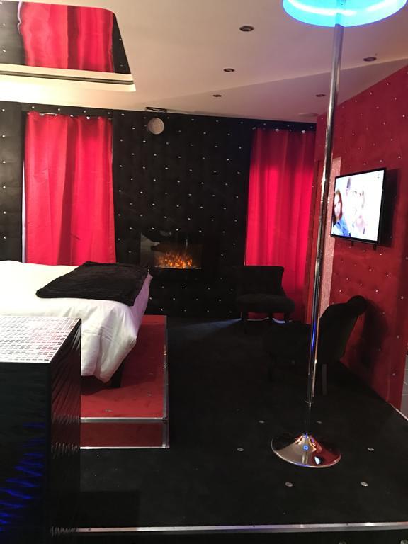 Le Cabaret Vip Spa Lyon Eksteriør bilde